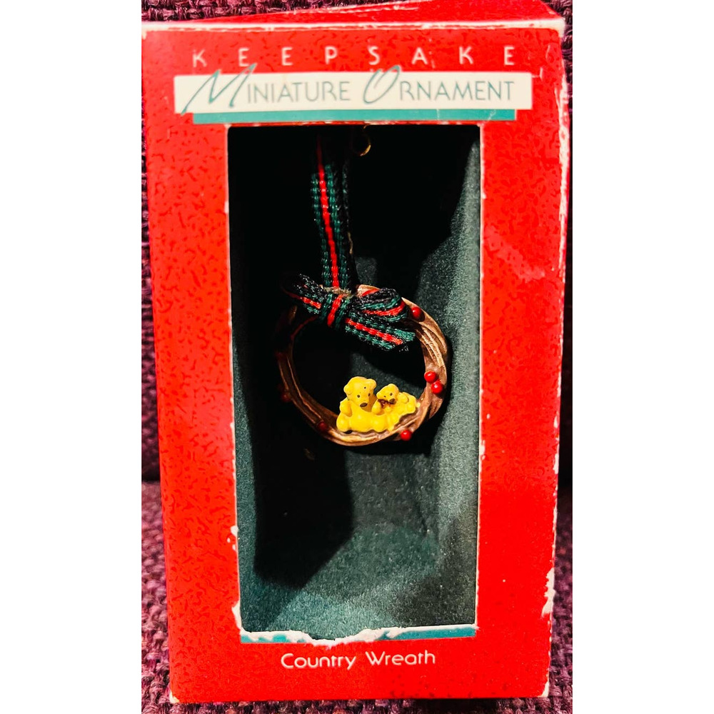 Hallmark, miniature ornament country wreath